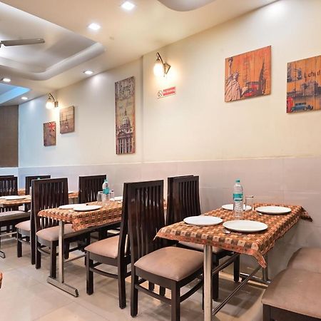Hotel Aster Inn New Delhi Buitenkant foto