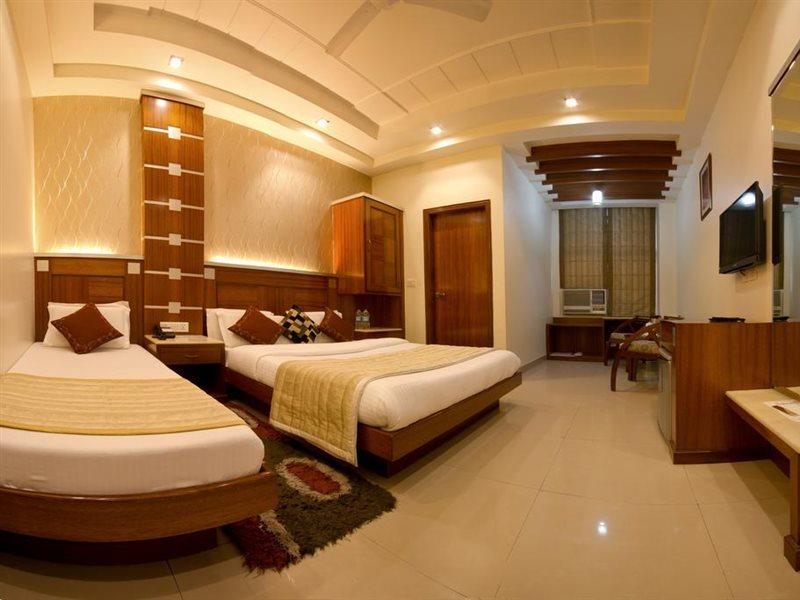 Hotel Aster Inn New Delhi Buitenkant foto
