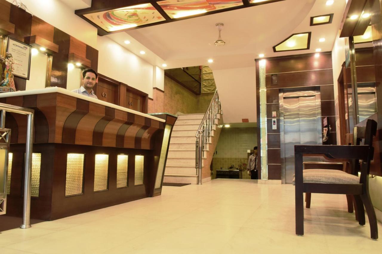 Hotel Aster Inn New Delhi Buitenkant foto