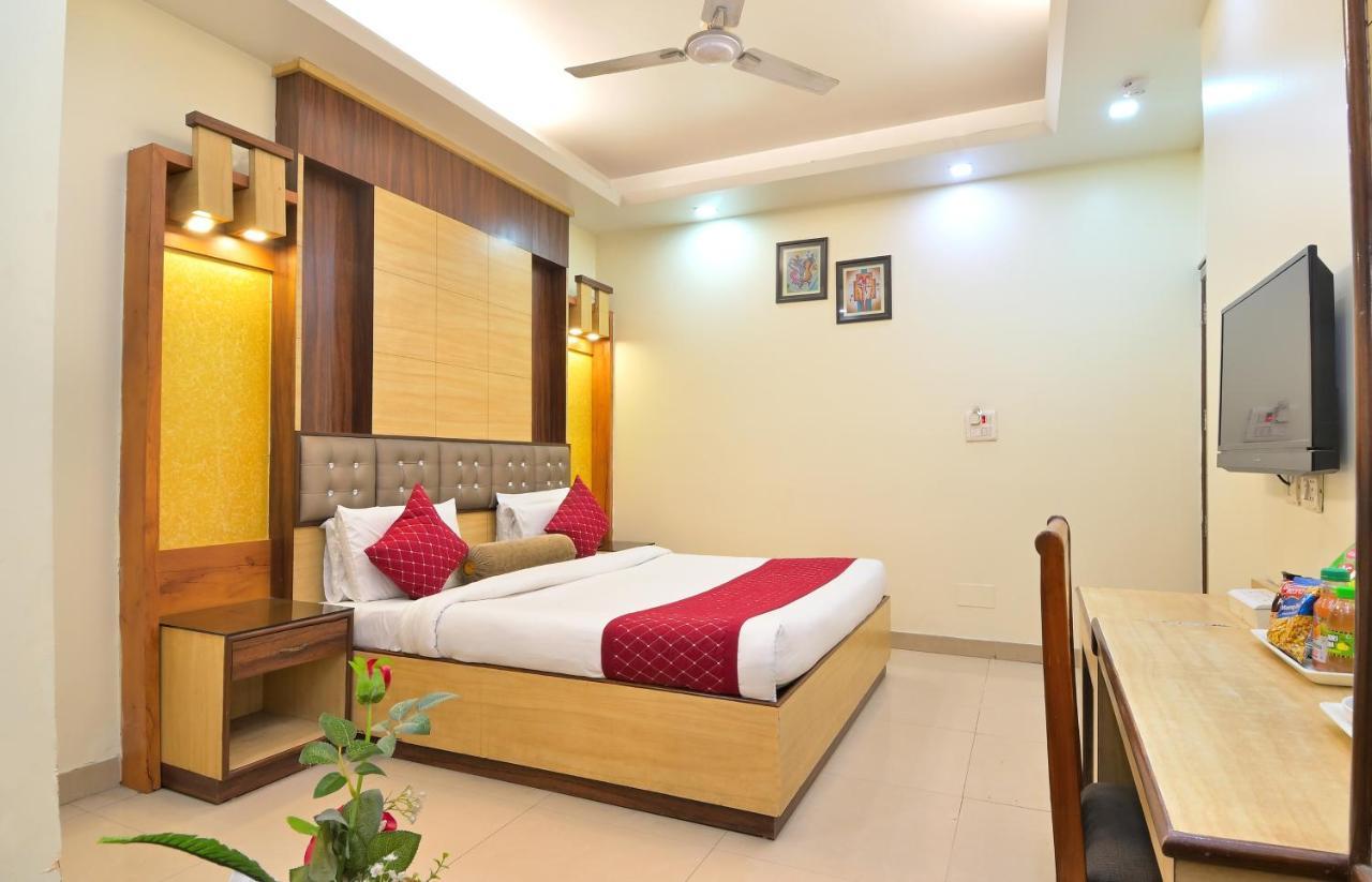 Hotel Aster Inn New Delhi Buitenkant foto