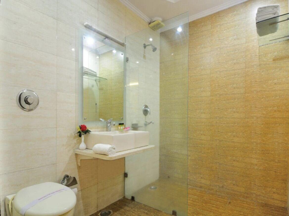 Hotel Aster Inn New Delhi Buitenkant foto