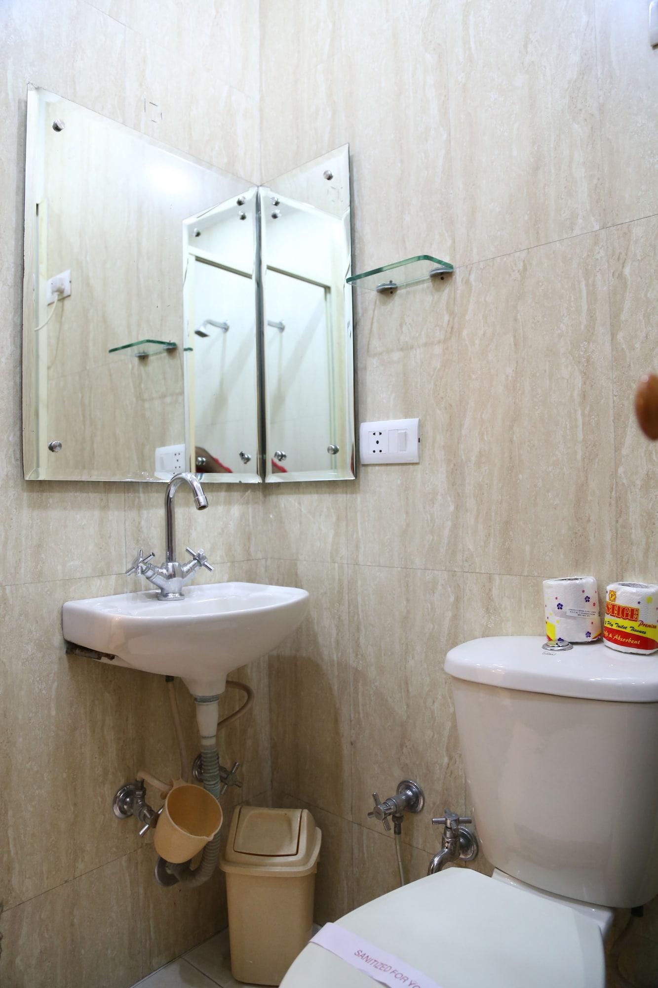 Hotel Aster Inn New Delhi Buitenkant foto