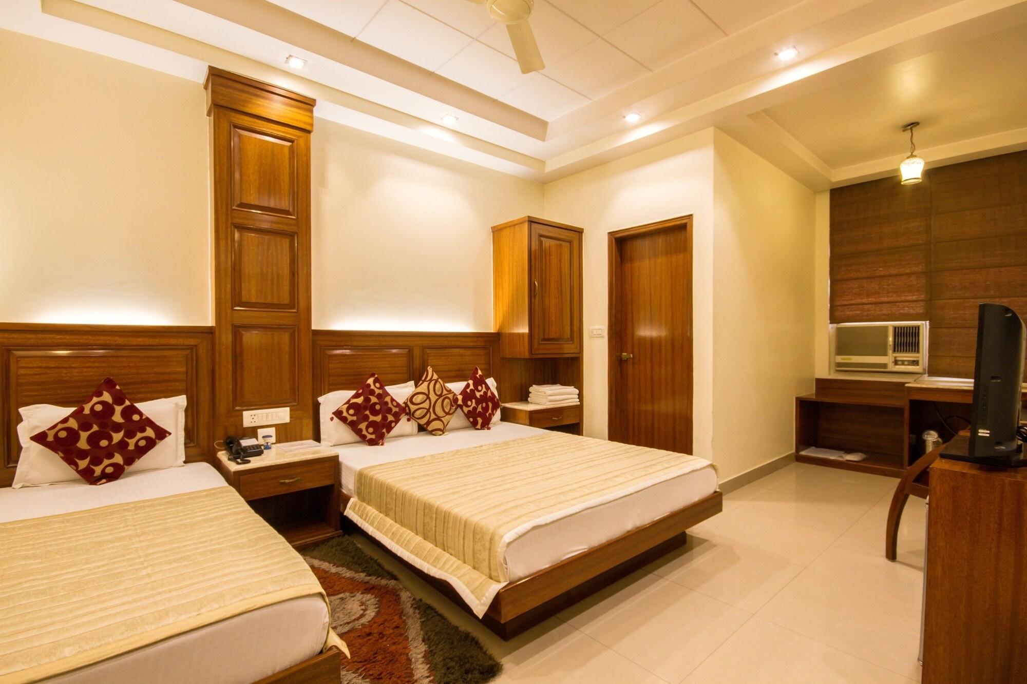 Hotel Aster Inn New Delhi Buitenkant foto