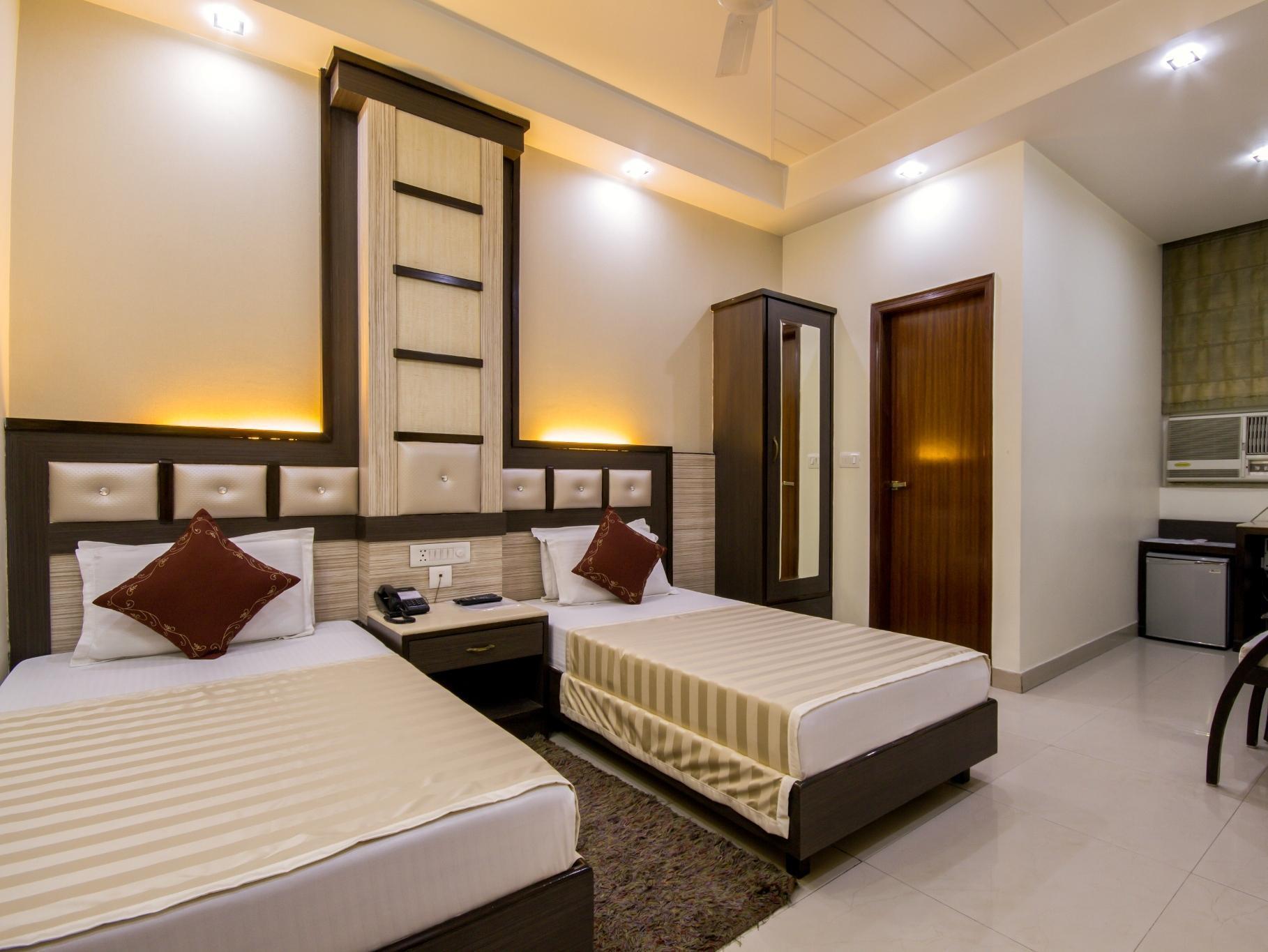 Hotel Aster Inn New Delhi Buitenkant foto