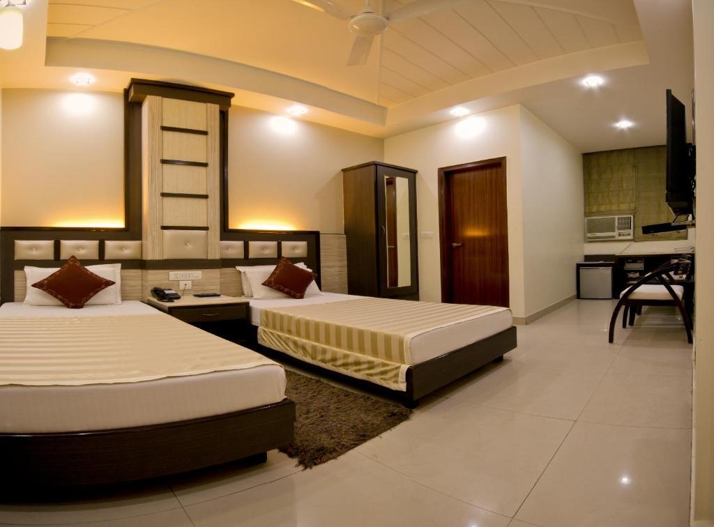 Hotel Aster Inn New Delhi Buitenkant foto