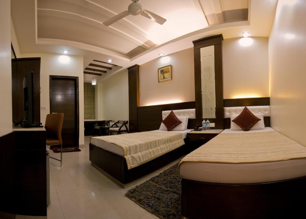 Hotel Aster Inn New Delhi Buitenkant foto