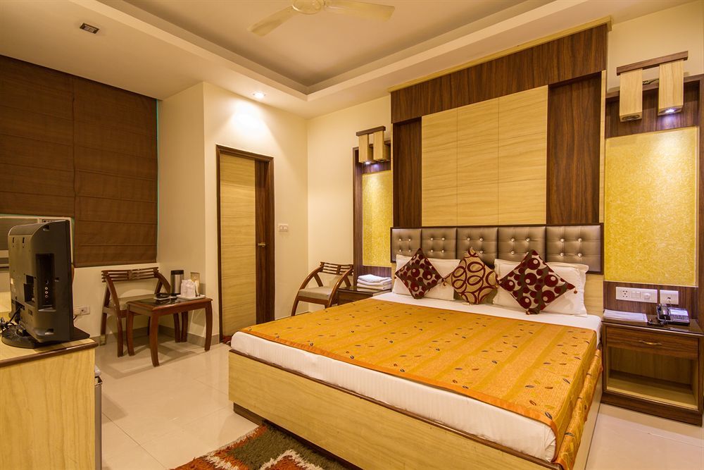 Hotel Aster Inn New Delhi Buitenkant foto