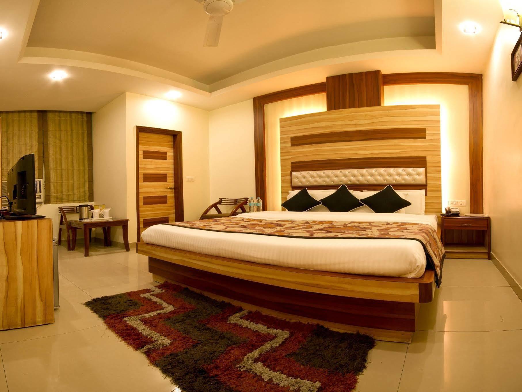 Hotel Aster Inn New Delhi Buitenkant foto