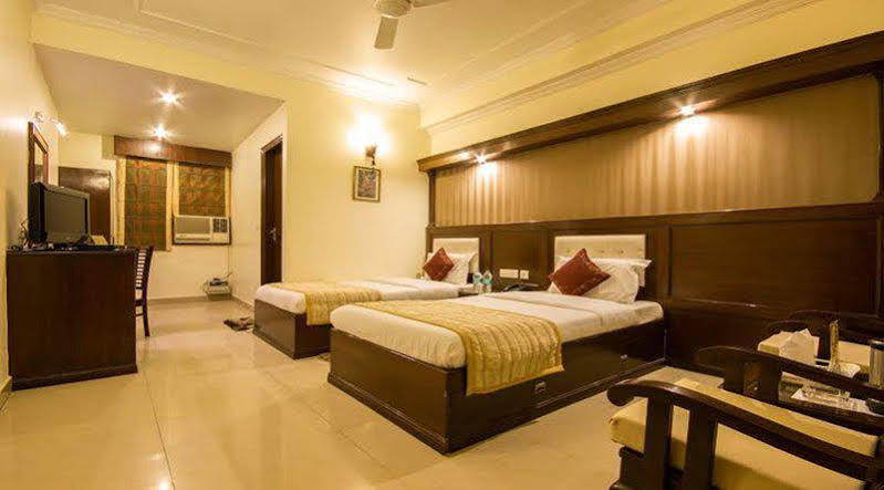 Hotel Aster Inn New Delhi Buitenkant foto
